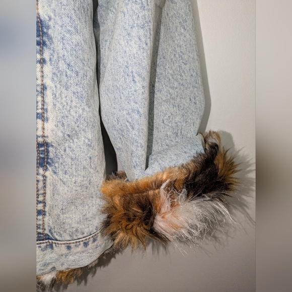 Urban Outfitters Faux Fur Lined Denim Trucker Jacket Size XS - Picture 10 of 13